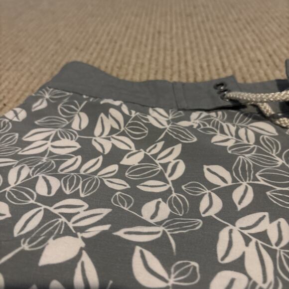 Men's Faherty Classic Board Shorts Avellanas Print Sage Green Size 29 7" inseam - Picture 3 of 12